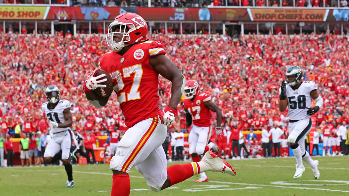 Running back Kareem Hunt (28.5 points) helped pave the way for a Renegades' North Division victory over the Ukraine Grainers.