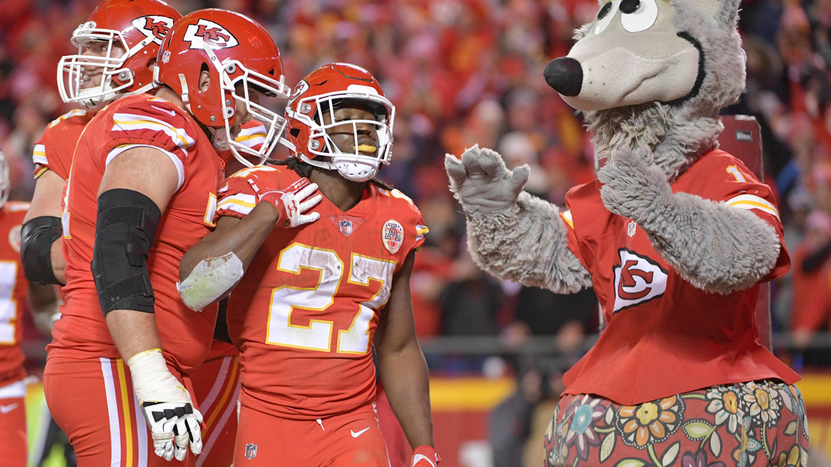 First-round draft pick Kareem Hunt scored 26.4 points to lead the Renegades to the title.