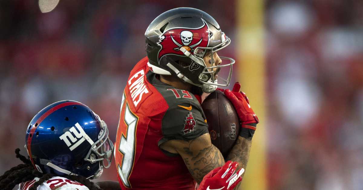 WR Mike Evans exploded for 45 points in Ukraine's third victory.