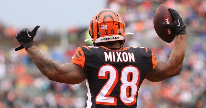RB Joe Mixon tallied 30.6 points to help lead Ukraine to victory.